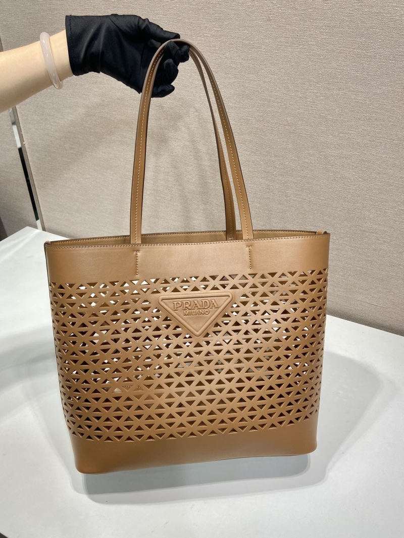 Pra*a tote bags